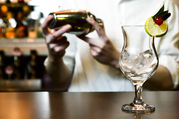 stock image Bartender preparing a cocktail