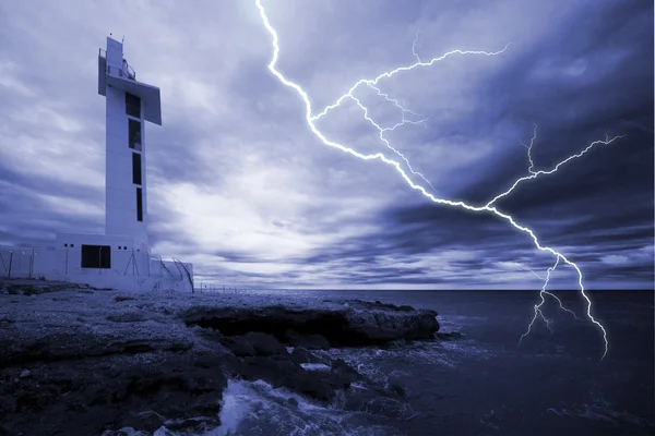 嵐の中で灯台 ストック画像