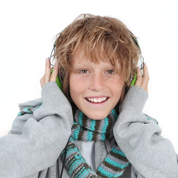Kid luisteren naar muziek — Stockfoto