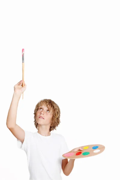 Kinderkünstler malt weißen Leerraum — Stockfoto