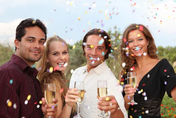 Oslava s šampaňským a konfety — Stock fotografie