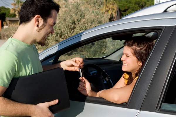 Fahrprüfung oder Autovermietung oder Neuwagenverkauf — Stockfoto