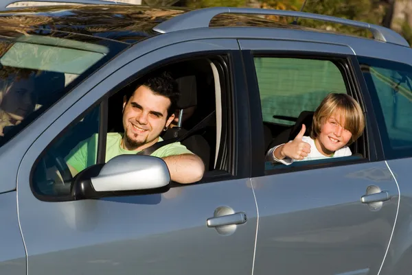 Father and kid in car road trip — Stock Photo, Image