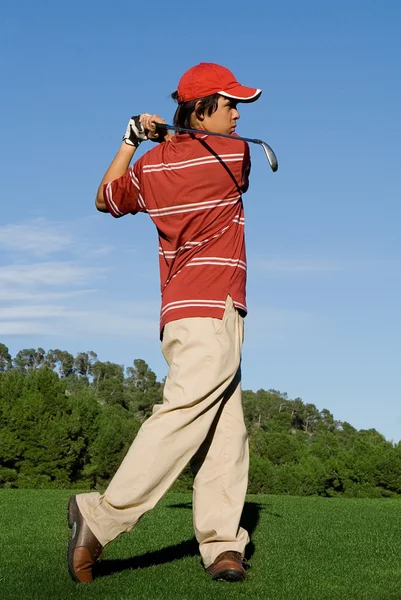 玩游戏的高尔夫球场的高尔夫球手 — 图库照片