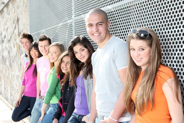 Diverso grupo de estudiantes o adolescentes —  Fotos de Stock