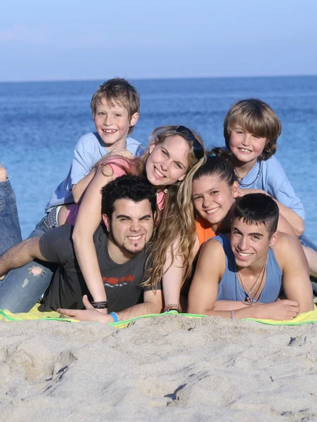 Extended family kids on holiday or vacation — Stockfoto