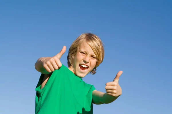 Šťastné dítě s palec nahoru — Stock fotografie