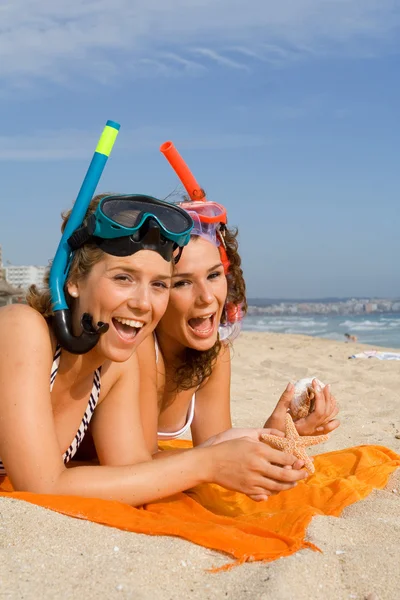 休暇で幸せな十代の若者たち — ストック写真