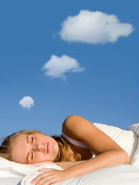 Vrouw slapen dromen met droom bubbels — Stockfoto
