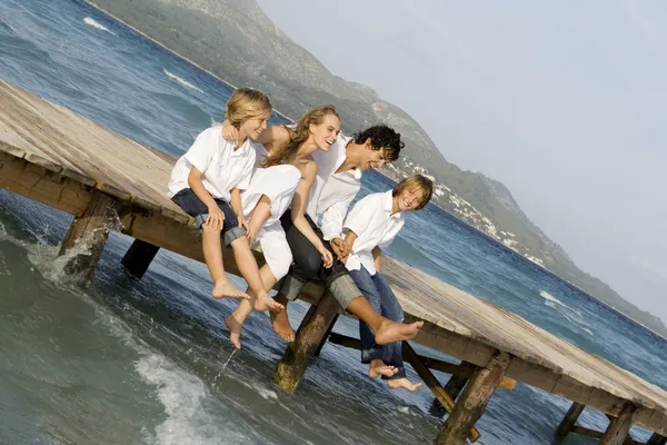 Gelukkig familie zomervakantie — Stockfoto
