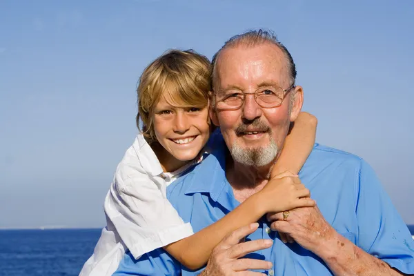子供と祖父 — ストック写真