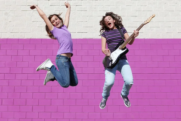 Teen pop group with guitar — Stock Photo, Image