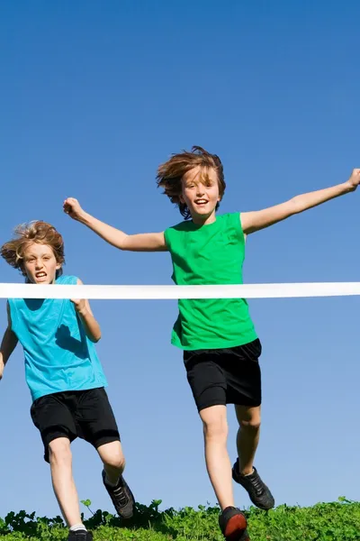 Děti běží závod — Stock fotografie
