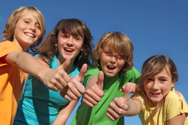 Grupa dzieci z kciuki Obraz Stockowy