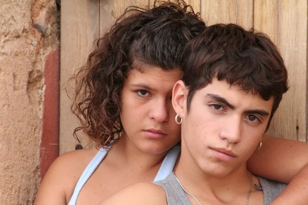 Spaanse hispanic opstandige tieners — Stockfoto