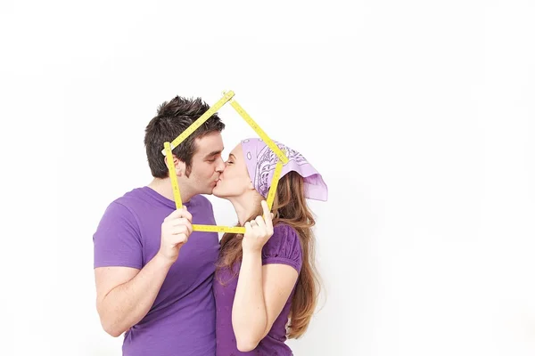 Concepto para pareja feliz comprando o alquilando casa nueva o primera — Foto de Stock