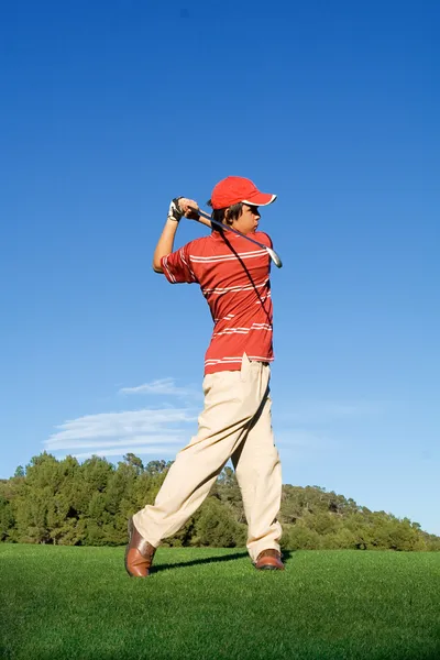 Young, man swinging golf club — Stock Photo, Image