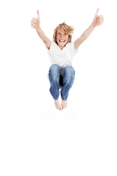 Miúdo feliz a saltar, com os polegares para cima — Fotografia de Stock