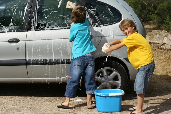 Kids washing car doing chores, — Stock Photo, Image