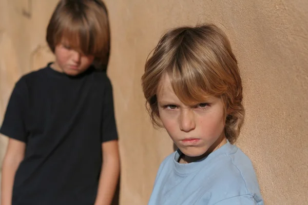 悲しい虐待放棄された通りの子供 — ストック写真
