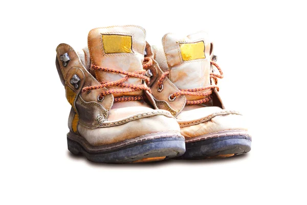 Sapatos de couro velhos isolados no fundo branco — Fotografia de Stock