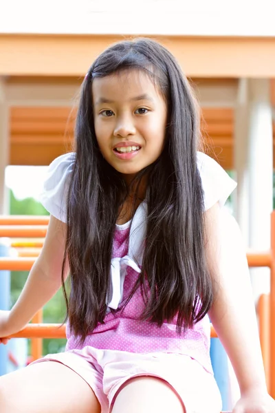 Молода азіатська школярка — стокове фото