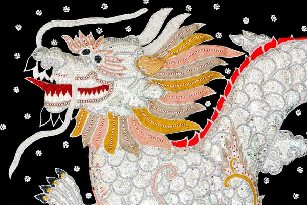 Černý hedvábný vyšívané drak umění, myanmar — Stock fotografie