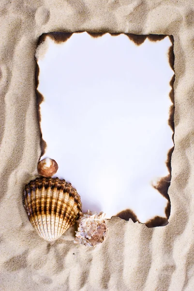 砂の上の焼き付け紙 — ストック写真
