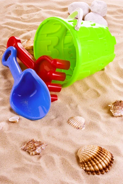 Juguetes para niños en la playa — Foto de Stock
