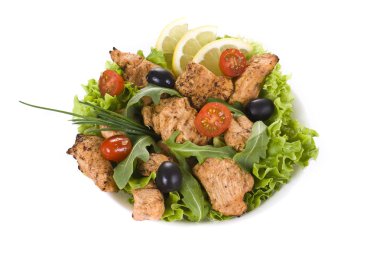 tavuk ve sebze salatası