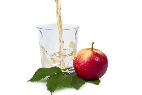 Ρίχνει χυμό μήλου — Φωτογραφία Αρχείου