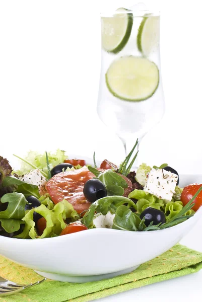 Verse salade met drankje — Stockfoto