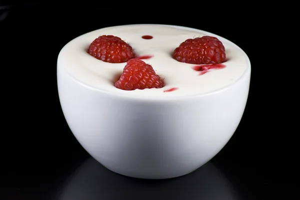 Yogurt with raspberries — Stock Photo, Image
