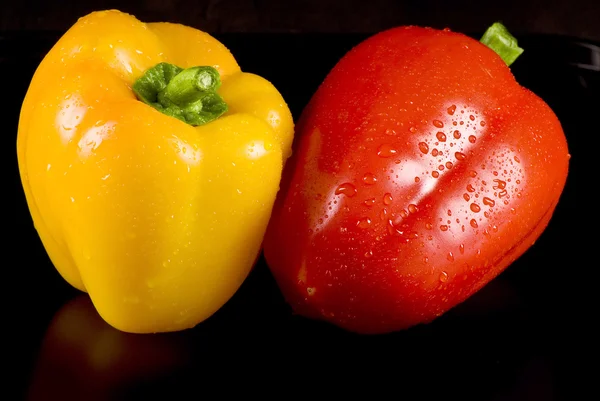 Žlutá a červená paprika — Stock fotografie