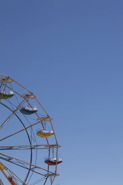 Ferris wheel on a summer day — Stock Photo, Image