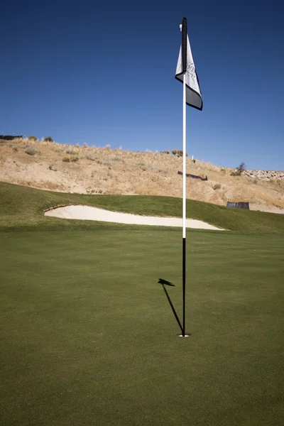 Golf course flag on the putting green grass landscape golfing — Stock Photo, Image