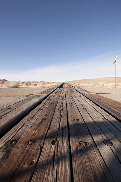 Stål järnvägsspåren för ett tåg. liggande transport spår tåget — Stockfoto