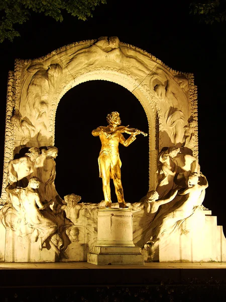 Статуя Иоганна Штрауса — стоковое фото