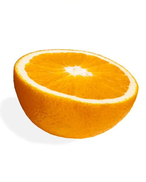 Meia laranja sobre um fundo branco — Fotografia de Stock