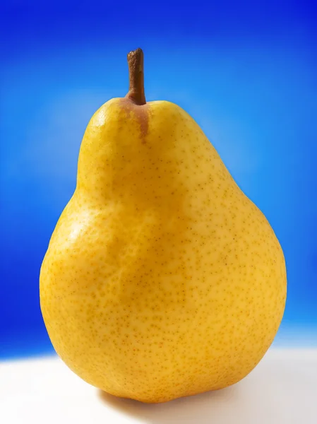 Yellow juicy pear — Stock Photo, Image