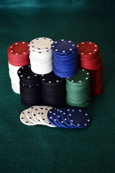 Multi-gekleurde pokerfiches — Stockfoto