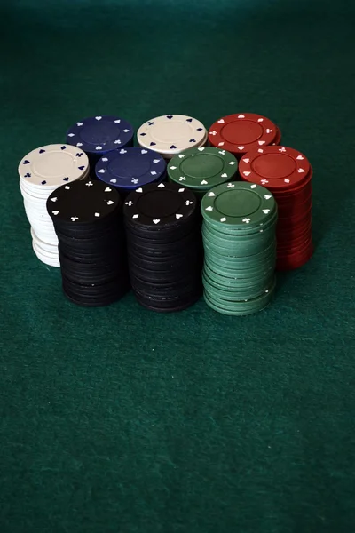 Çok renkli poker fişleri — Stok fotoğraf