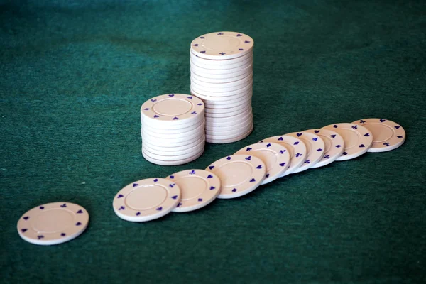 Witte pokerfiches — Stockfoto