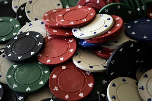 Fichas de poker multicoloridas — Fotografia de Stock