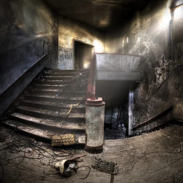 Escadarias em um complexo abandonado — Fotografia de Stock