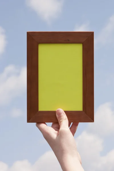 Hand met een houten frame — Stockfoto