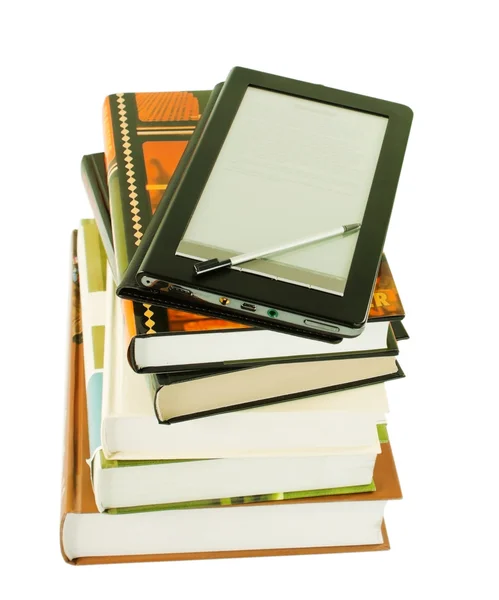 Stapel boeken en elektronische boek lezer — Stockfoto