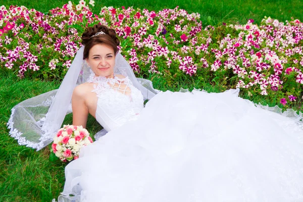 Portrait of a beautiful bride — Stock Photo, Image