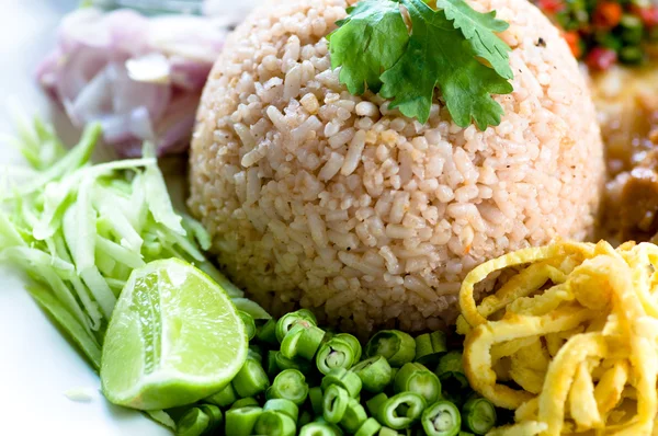 Rice mixes the shrimp paste — Stock Photo, Image
