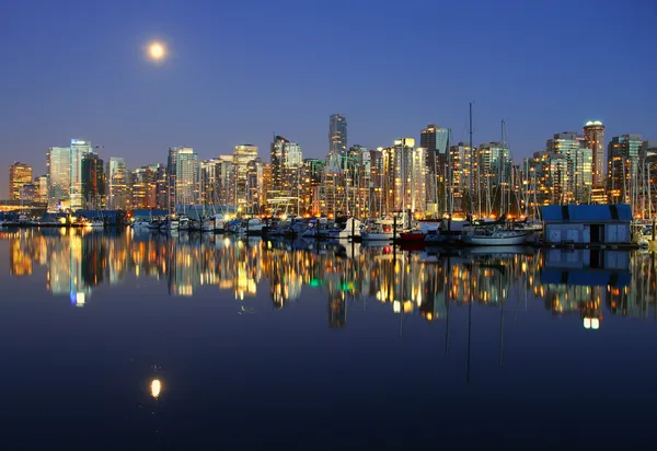 밴쿠버 다운 타운, 달 밤 — 스톡 사진